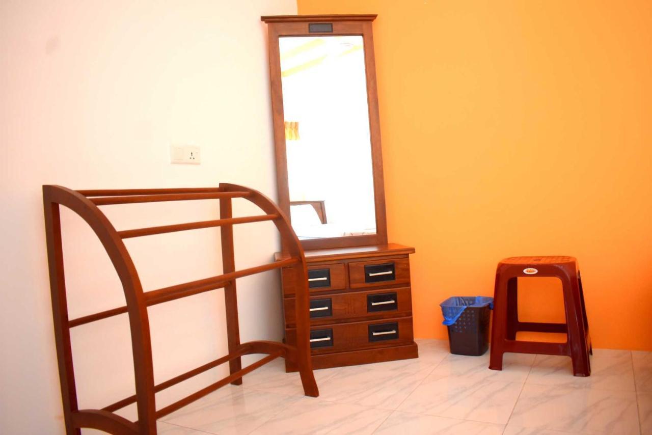 Sri Mayura Holiday Resort Катарагама Экстерьер фото