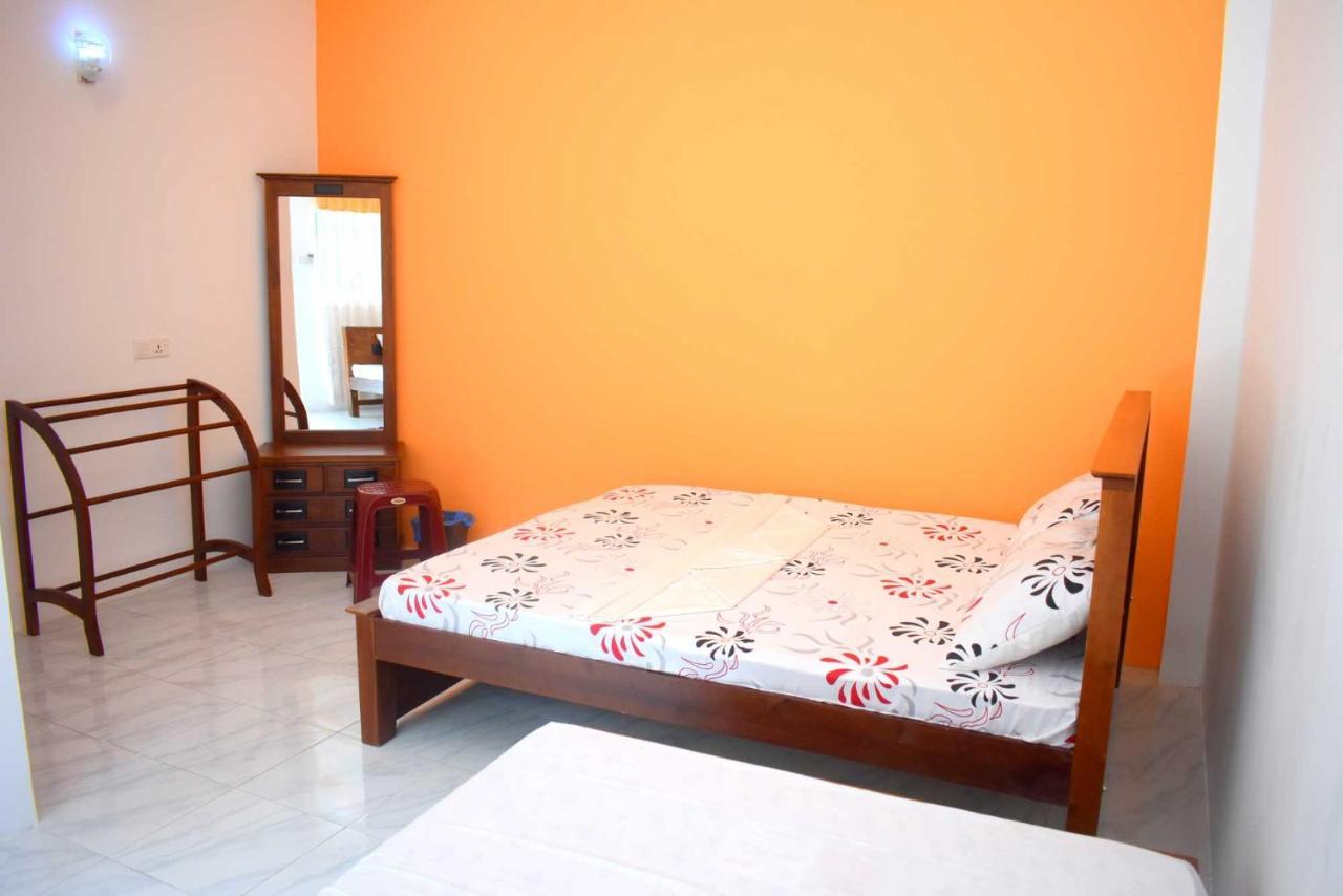 Sri Mayura Holiday Resort Катарагама Экстерьер фото