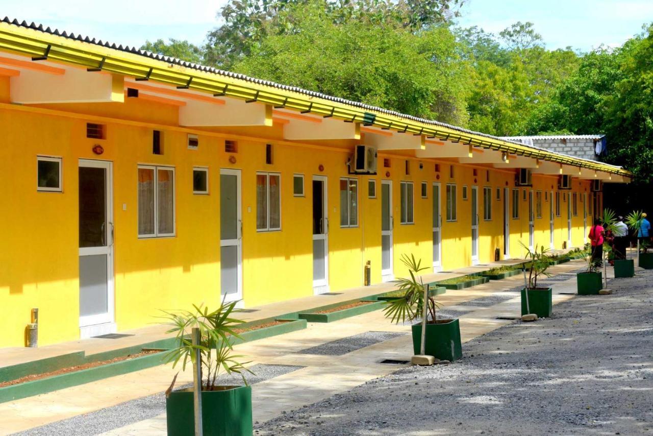 Sri Mayura Holiday Resort Катарагама Экстерьер фото