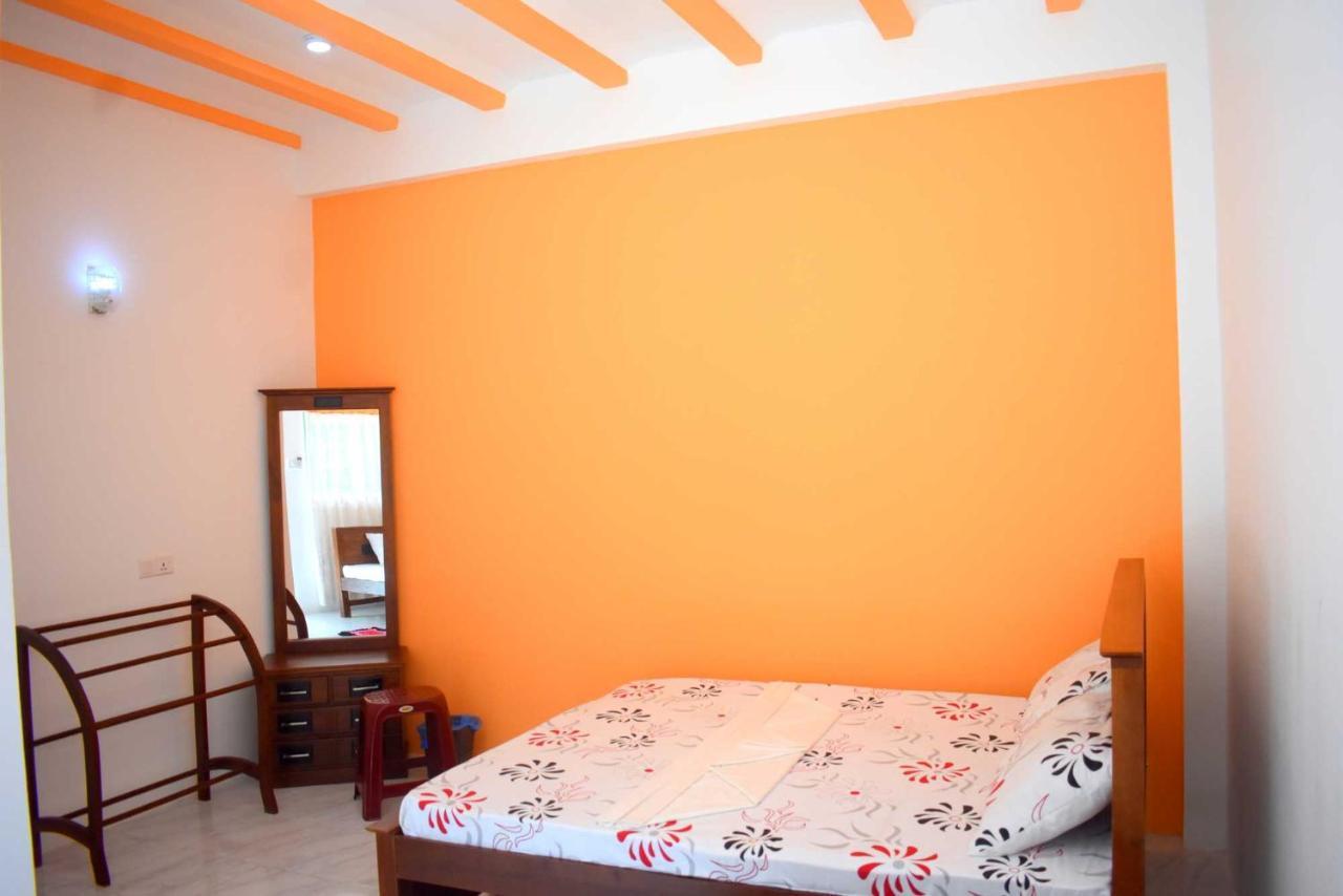 Sri Mayura Holiday Resort Катарагама Экстерьер фото
