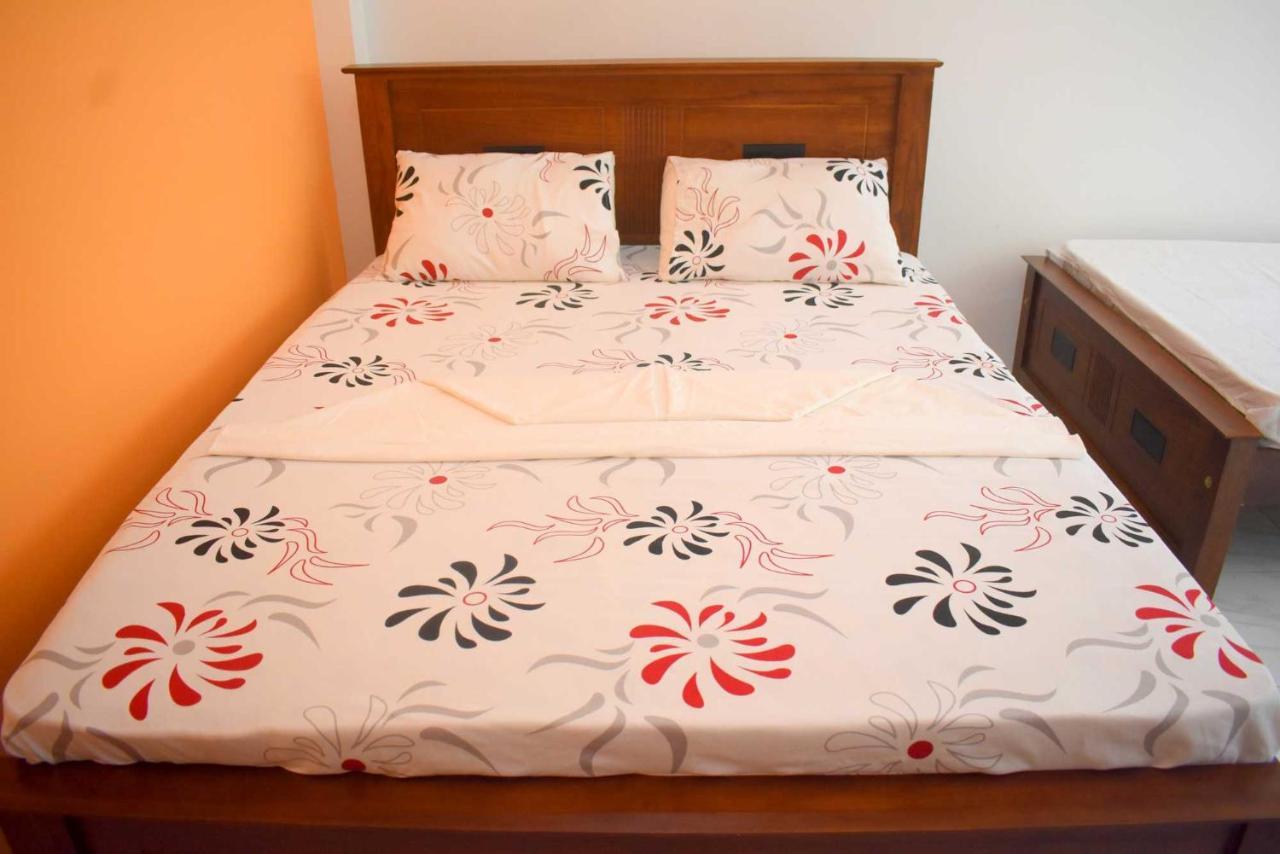 Sri Mayura Holiday Resort Катарагама Экстерьер фото